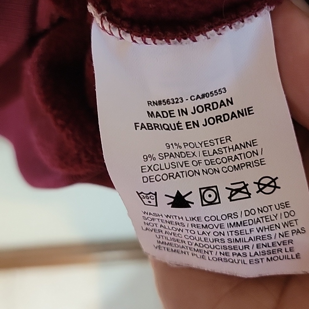 NIKE "just do it" burgundy hooded sweatshirt.  Size Medium.  Dri-fit - Picture 7 of 7